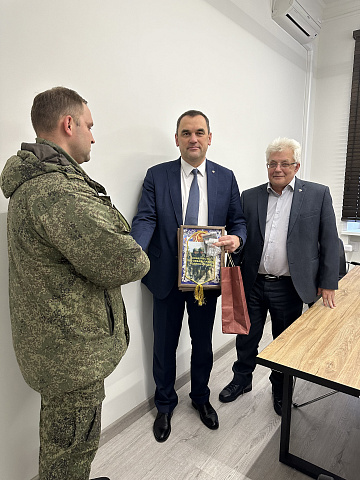 06.11.2024 по поручению Врио командира воинской части 22316 начальнику Департамента по недропользованию по Уральскому федеральному округу Булатову Алексею Михайловичу вручена медаль «За помощь фронту»